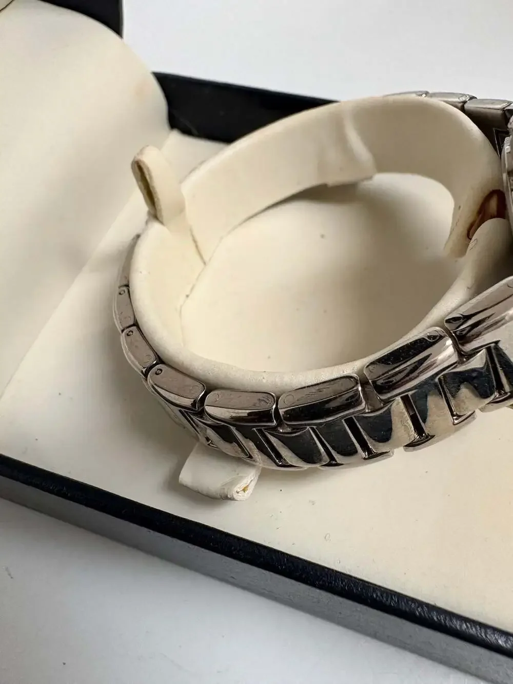 Vintage Anne Klein II Women’s Quartz Wristwatch with original presentation box.